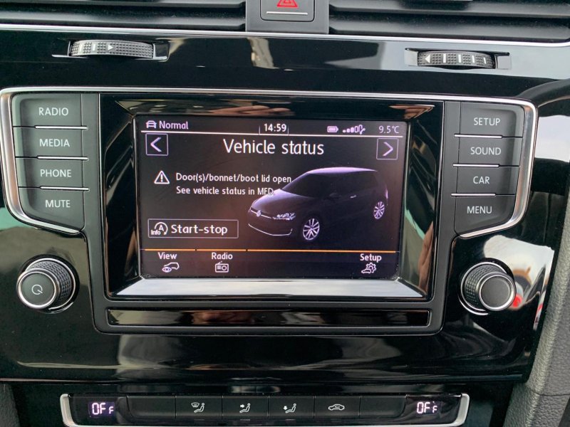 VOLKSWAGEN GOLF