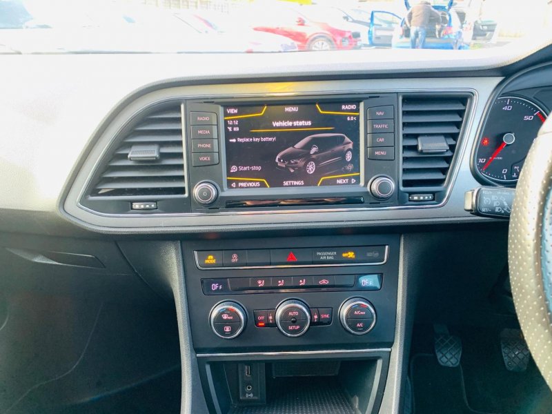SEAT LEON
