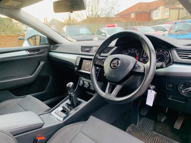 SKODA SUPERB