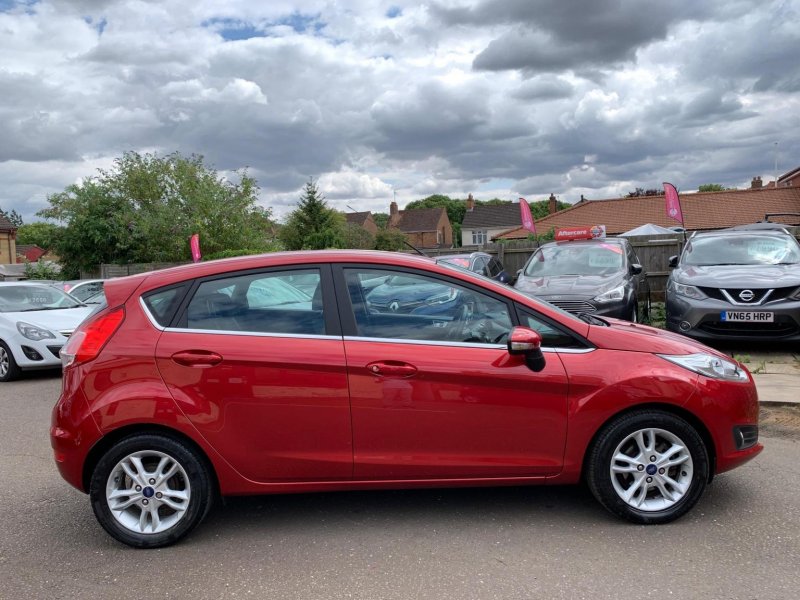 View FORD FIESTA 1.0T EcoBoost Zetec Euro 6 (s/s) 5dr