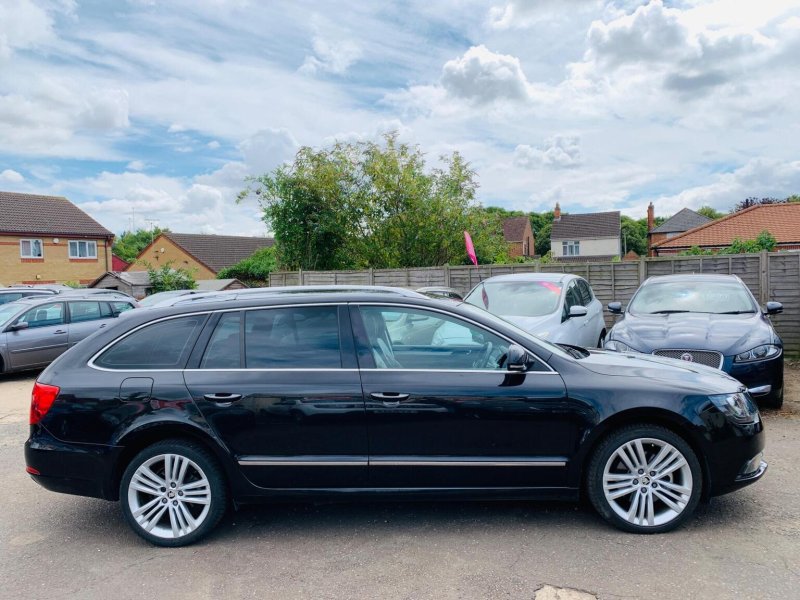 View SKODA SUPERB 2.0 TDI Elegance DSG Euro 5 (s/s) 5dr