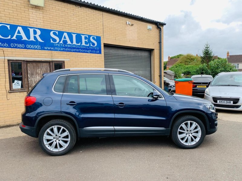 View VOLKSWAGEN TIGUAN 2.0 TDI BlueMotion Tech Match Edition DSG 4WD Euro 6 (s/s) 5dr
